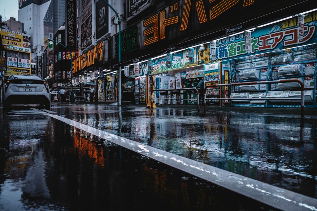 いま東京です。朝一大連へ・・・・。