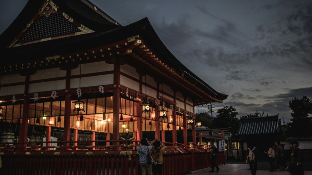 さぁ～京都だ！！今月の京都はもみじ祭りで人が多いみたいだ！！