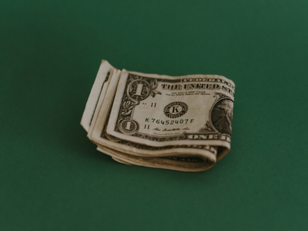 成功する人は、お金を使わないで成功する！！成功しない人は、お金を使っても成功しない！！
