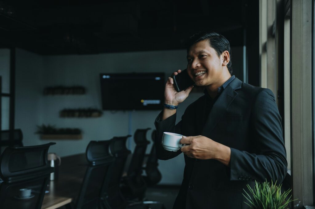 企業は残業する人は評価しない！！成果をだす人を評価する！！