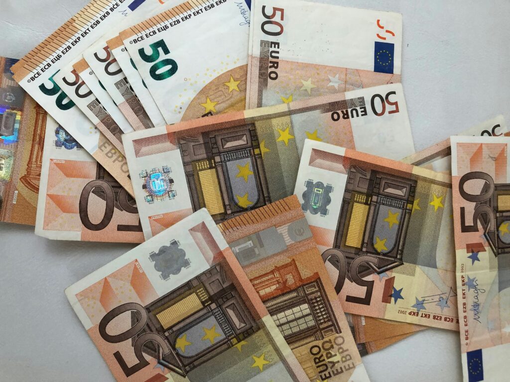 世の中は税法が、お金を動かしているみたいです？？？